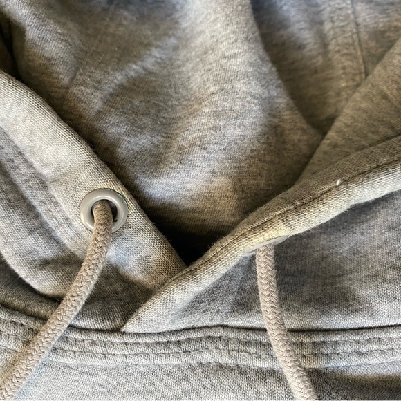 Nike men’s sweatshirt size large, has some discoloration around the drawstring - Picture 2 of 3